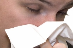 Que faire quand on a un rhume, avec le nez bouché ou qui coule se moucher