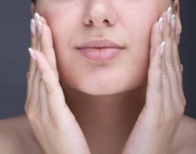 massage-visage miel yaourt astucedegrandmere.jpg